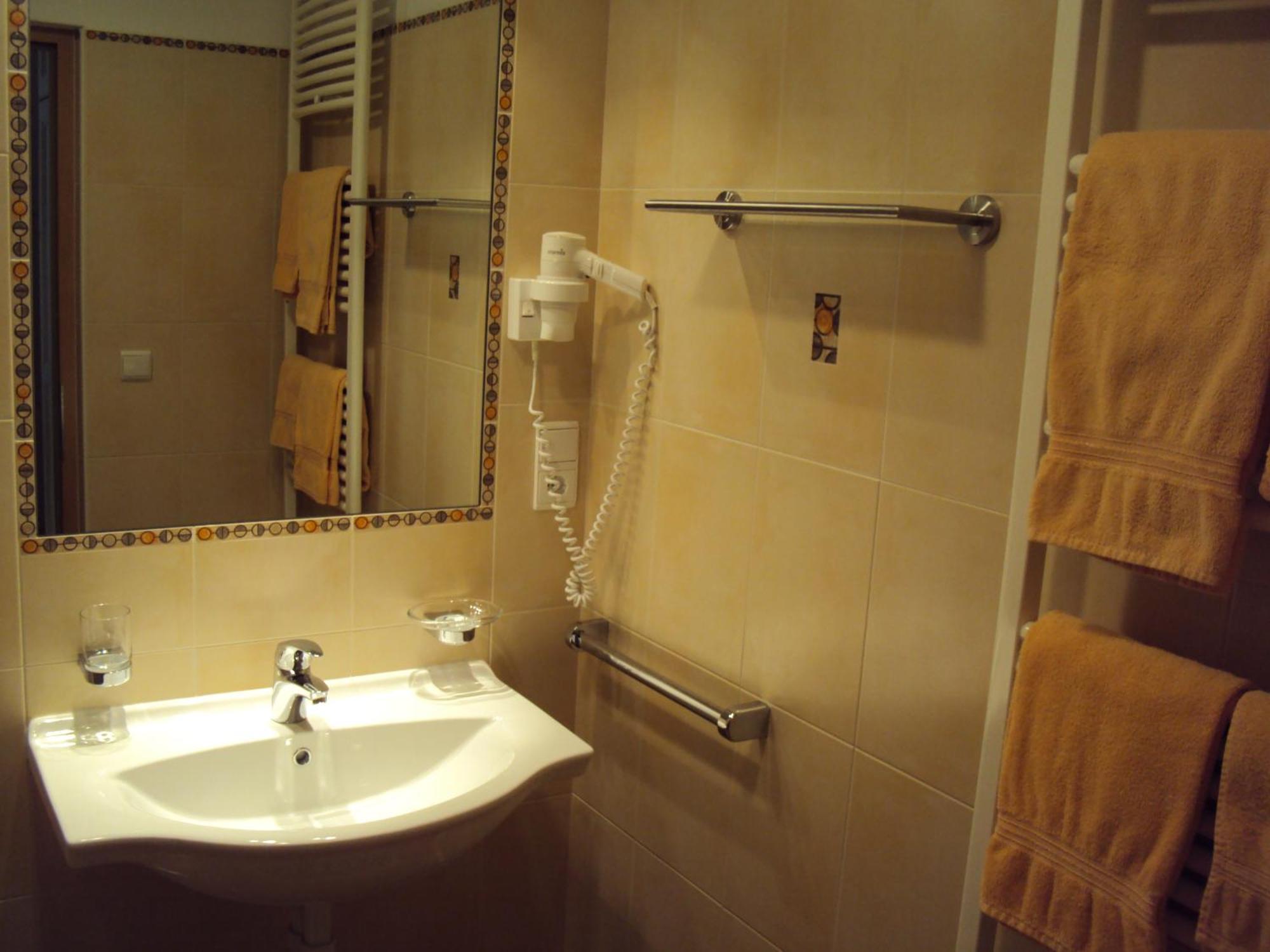 Hotel Haus Fliri Curon Venosta Habitación foto
