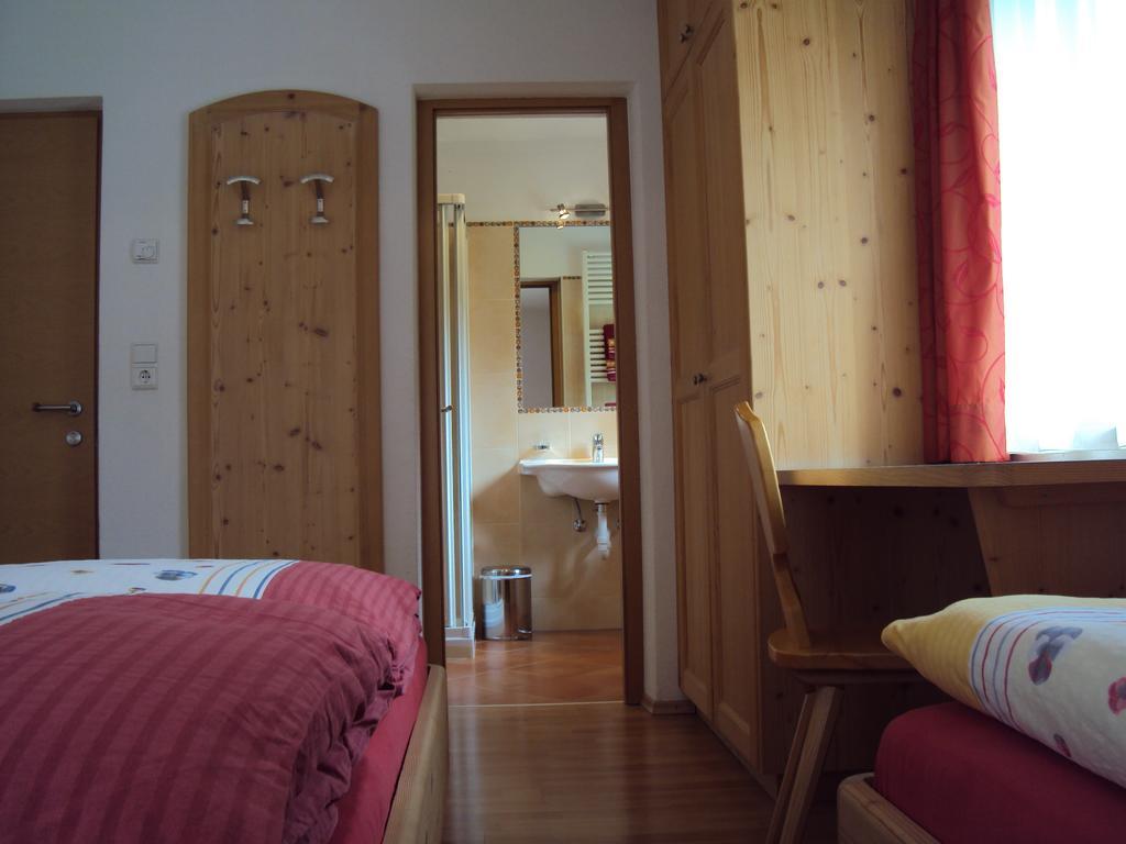 Hotel Haus Fliri Curon Venosta Habitación foto